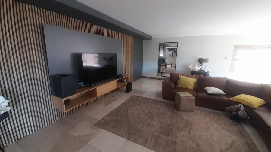 6 Bedroom Property for Sale in Birdwood Estate North West